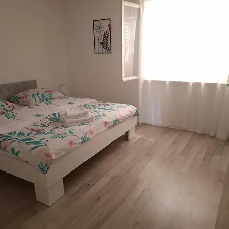 None Lägenhet Makarska